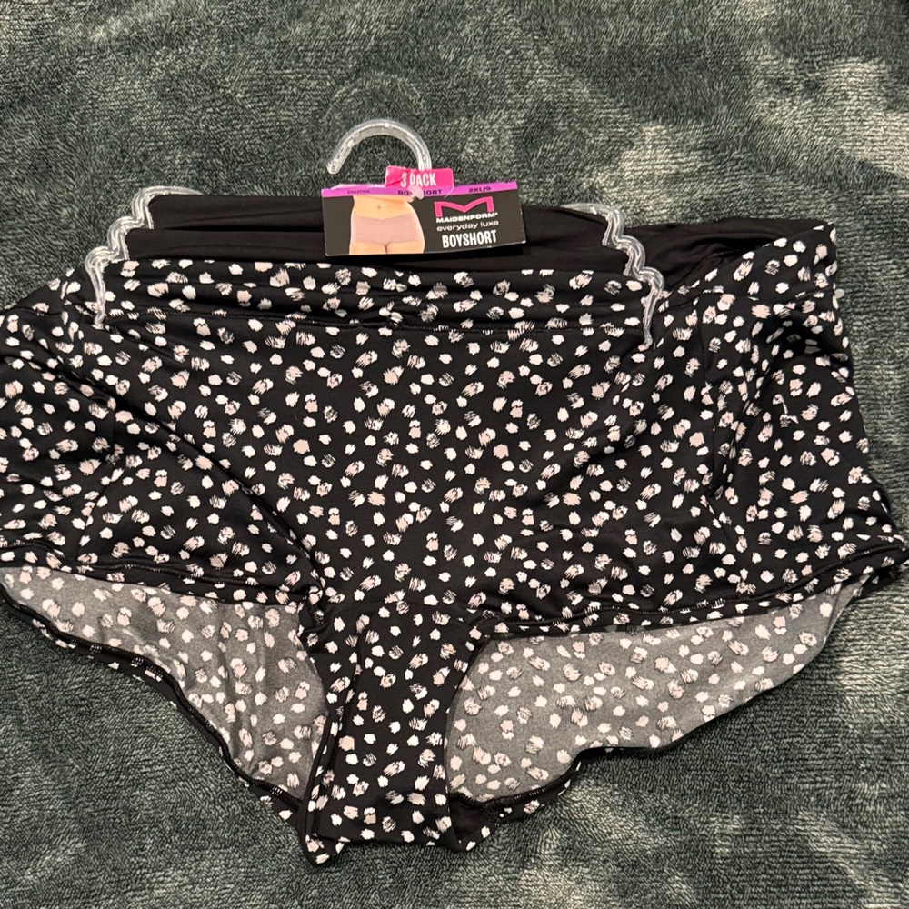 Maidenform Black Boyshorts with White Accents